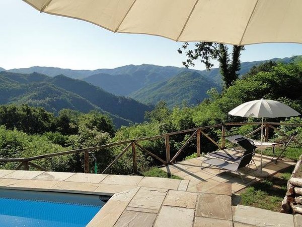 Guide Complet pour la Réparation de Votre Bâche de Piscine : Astuces et Solutions Économiques